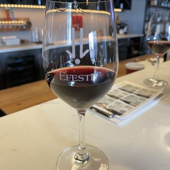 Efeste – SoDo - Wine Tasting Room Near Me - Seattle, Washington