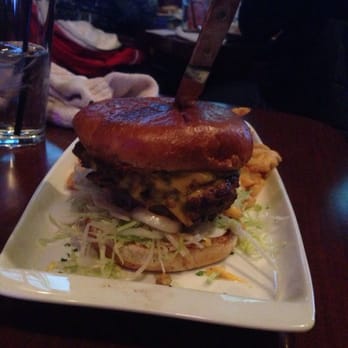 Avenue American Bistro - Avenue Burger - Sports Bars Near Me - Wayne, Michigan
