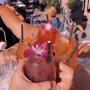 LH Rooftop - Drinks! - Cocktail Bars Near Me - Chicago, Illinois
