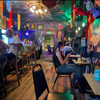 Caterpillar's Lounge