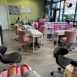 ME:U Nails & Spa - Pedicure