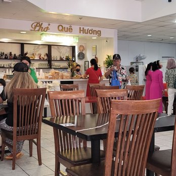 Pho Que Huong - Inside restaurant. - Vietnamese Near Me - Honolulu, Hawaii Pho Que Huong - Inside restaurant. - Vietnamese Near Me - Honolulu, Hawaii