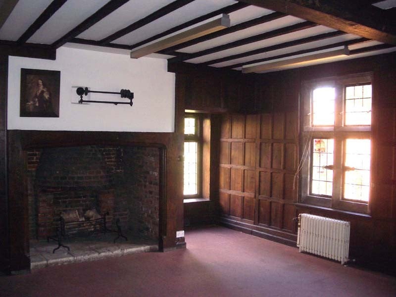 FARNHAM LIBRARY Updated September 2024 28 West Street, Farnham