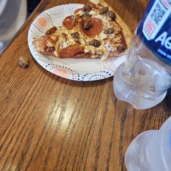 Pizza Hut - Dessert plates for pizza. Wow!!! - Pizza Near Me - Los Banos, California Pizza Hut - Dessert plates for pizza. Wow!!! - Pizza Near Me - Los Banos, California