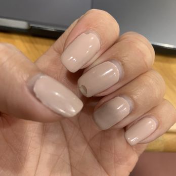 Spa Ella - Multiple chips and cracks after a week. - Nail Salons Near Me - Brooklyn, New York
