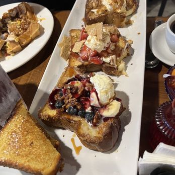 Honeybear Cafe - Trio French Toast Flight - Breakfast & Brunch Near Me - Chicago, Illinois