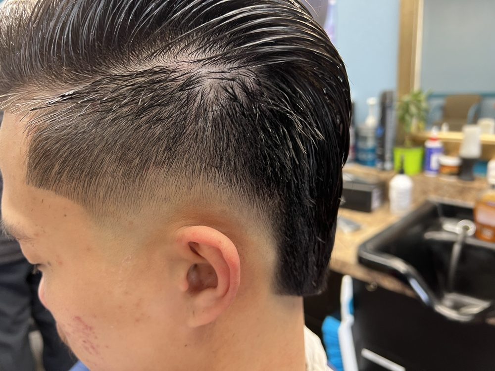 Pro-Tech barber shop Logo