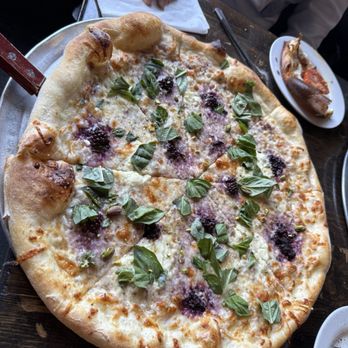 Spinning Dough - Blackberry whole - Pizza Near Me - Oakland, California