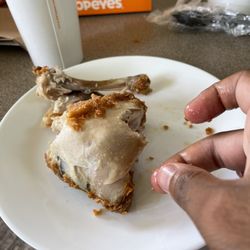 Popeyes Louisiana Kitchen - Hair in the chickens