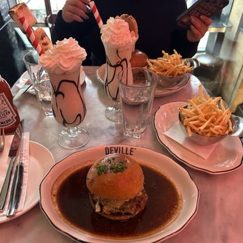 Deville Dinerbar - Diners Near Me - Montreal, Quebec Deville Dinerbar - Diners Near Me - Montreal, Quebec