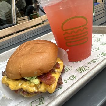 Shake Shack Westfield UTC - Avocado Bacon Burger and Strawberry Lemonade - Fast Food Near Me - San Diego, California Shake Shack Westfield UTC - Avocado Bacon Burger and Strawberry Lemonade - Fast Food Near Me - San Diego, California