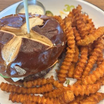 30hop - Umami burger with pretzel bun and sweet potato fries - Breakfast & Brunch Near Me - OMAHA N, Nebraska 30hop - Umami burger with pretzel bun and sweet potato fries - Breakfast & Brunch Near Me - OMAHA N, Nebraska