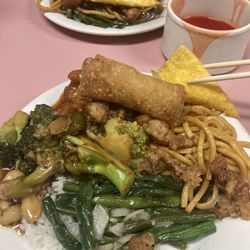Li's China Buffet - 24. Vegetable Lo Mein 1. Roast Pork Egg Roll S24. Green Bean 8. Crab Rangoon S15. Pepper Chicken C6. Chicken with Broccoli Combo