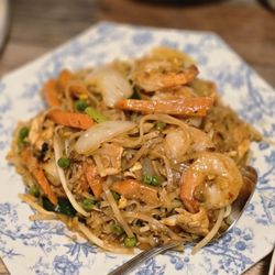 Corner Thai Cafe - Bangkok noodles with chicken & shrimp!