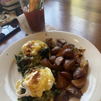 O'Malley's On Main - Spinach florentine Benedict - Irish Near Me - Seal Beach, California O'Malley's On Main - Spinach florentine Benedict - Irish Near Me - Seal Beach, California
