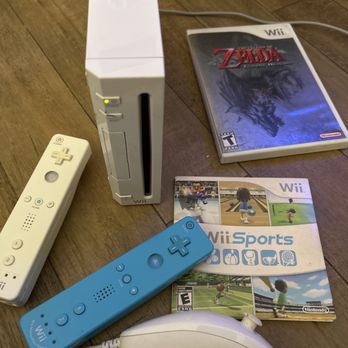 Gamehogs - Wii, 2 controllers, a nunchuck, Wii sports and twilight princess - Video Game Stores Near Me - Los Angeles, California