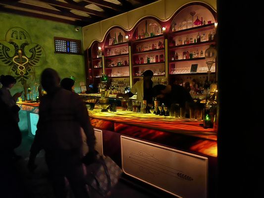 APOTHEKE LOS ANGELES by null