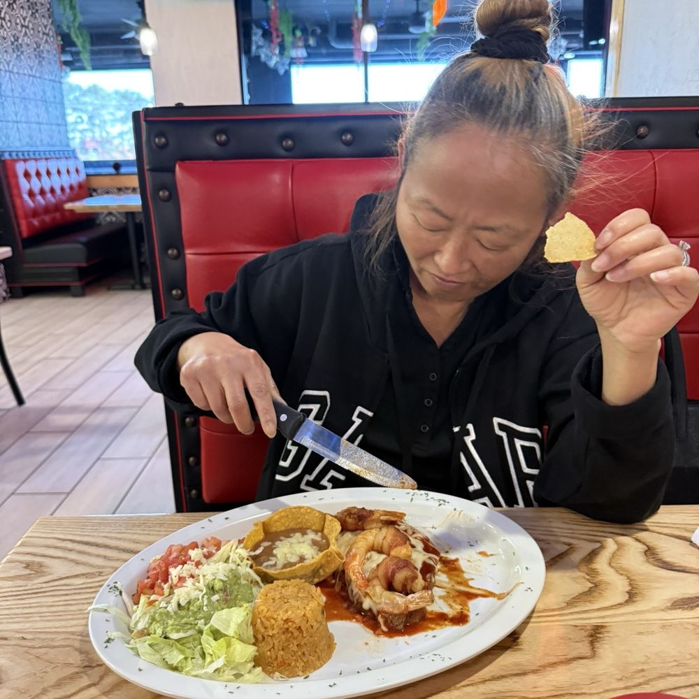 Frida's Grill & Cantina - Wife and her steak Veracruz - Mexican Near Me - Stockbridge, Georgia Frida's Grill & Cantina - Wife and her steak Veracruz - Mexican Near Me - Stockbridge, Georgia