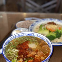 Hand Pulled Noodle in Braised Beef Soup 红烧牛肉拉面