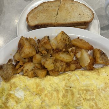 Avenue Open Kitchen - Cheese omelet, home fries, rye toast - Diners Near Me - Toronto, Ontario