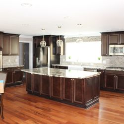 Horizons Unlimited - Custom kitchen and floors