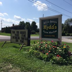 Bill & Gerry Kidd's Farmers Market - Sign easily sticks out along Saunders Settlement.
