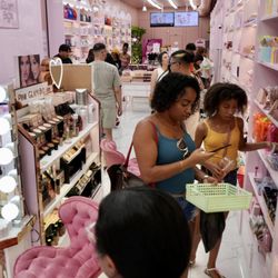 Pink Glam Box - Test your favorite products here