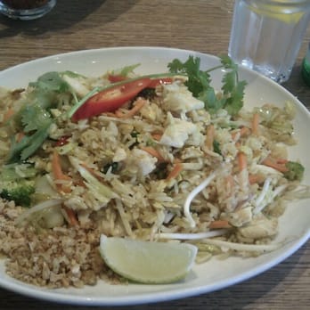 Wimbledon - Fried rice with chicken, egg, curry powder, and veggies - Asian Fusion Near Me - Zürich, ZH