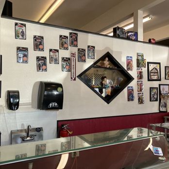 CC Diner and Ice Cream - Decor - Burgers Near Me - Crescent City, California CC Diner and Ice Cream - Decor - Burgers Near Me - Crescent City, California