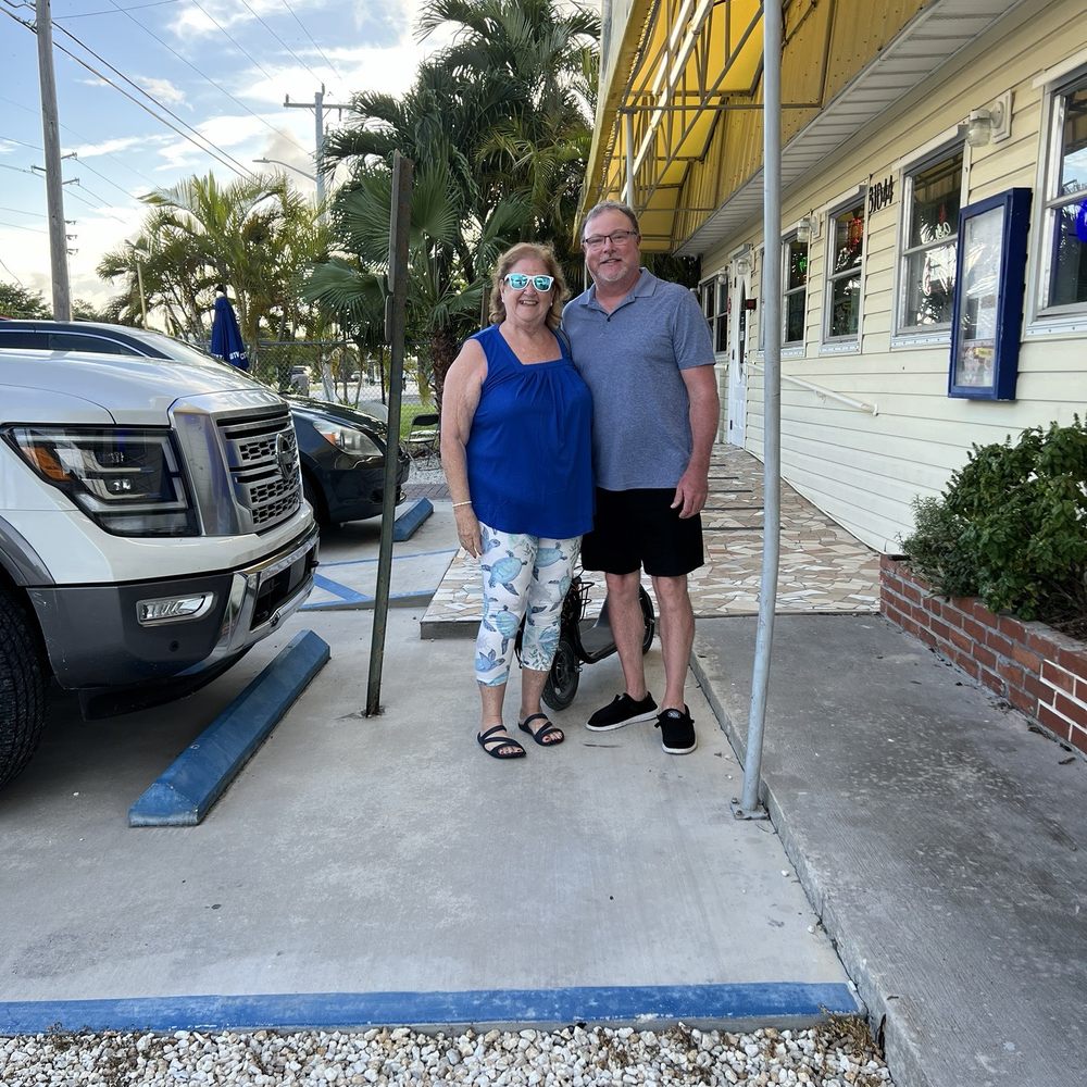 Boardwalk Bar & Grill - Glad I wore that loose top after all that food. - Pizza Near Me - Big Pine Key, Florida Boardwalk Bar & Grill - Glad I wore that loose top after all that food. - Pizza Near Me - Big Pine Key, Florida