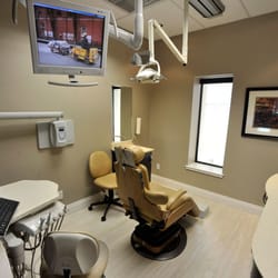 Bayshore Dental Centre - Comfortable operatory with videos