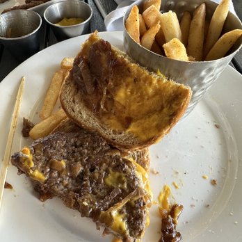 Muse Bar + Bistro - Patty melt onions on one side served with no love... mehhh fries also mehhhh - New American Near Me - Clermont, Florida Muse Bar + Bistro - Patty melt onions on one side served with no love... mehhh fries also mehhhh - New American Near Me - Clermont, Florida