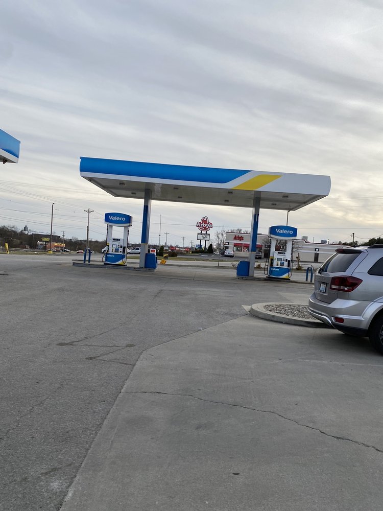 VALERO GAS Updated August 2024 27 Photos 720 Taylorsville Rd