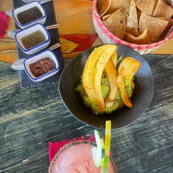 La Zebra - Guacamole appetizer with sauces. The darker green sauce was smokey and the perfect amount of spice. - Mexican Near Me - Tulum, ROO La Zebra - Guacamole appetizer with sauces. The darker green sauce was smokey and the perfect amount of spice. - Mexican Near Me - Tulum, ROO