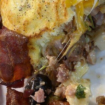 Golden Corral Buffet & Grill - An amazing omelet made right in front of my eyes! - Buffets Near Me - Roanoke, Virginia