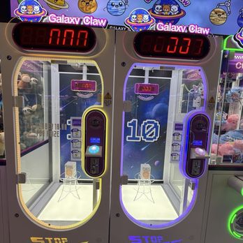 Galaxy Claw - Stop at exactly 10 seconds to win a Labubu. While I didn't win, I saw 2 people win one during my visit! - Arcades Near Me - Riverside, California