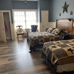 The Barn at Smithville - Room 302. Queen and two twin beds.