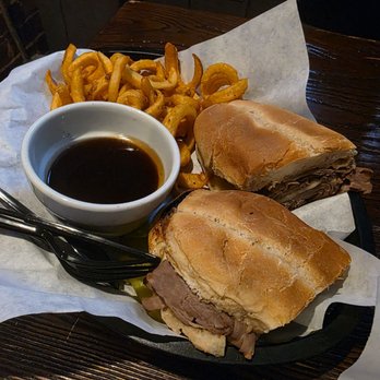 Humphrey's Restaurant and Tavern - French dip and curly fries - Sports Bars Near Me - St. Louis, Missouri