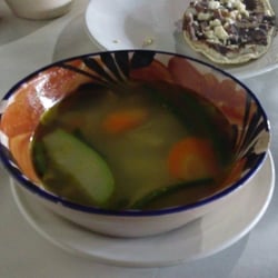 Comedor Santa Elvira - Consomé de pollo