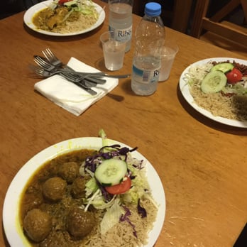 Bismillah Raval Kebabish - Chicken and beef curry..  Make it hotttt.. - Halal Near Me - Barcelona, B