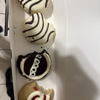 Crumbl - Glendale - Zebra cake - Bakeries Near Me - Glendale, Arizona Crumbl - Glendale - Zebra cake - Bakeries Near Me - Glendale, Arizona