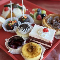 NaVis Bakery - Cheesecake, blueberry cheesecake, cake pop, red velvet cake, 3 wise men, pecan tart pie @dangit.all