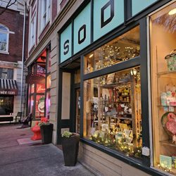 The Gift Niche - Another window display and you can see Ernie's on the left with bright red lights.