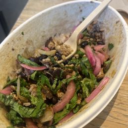 Pollo, farro, beans, lettuce, fajitas, pickled onions Pollo, farro, beans, lettuce, fajitas, pickled onions