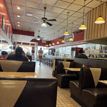 Henry's Confectionary - Interior - Diners Near Me - Glen Cove, New York