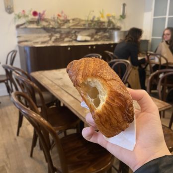 L'Appartement 4F - pain au chocolat - Bakeries Near Me - Brooklyn, New York L'Appartement 4F - pain au chocolat - Bakeries Near Me - Brooklyn, New York