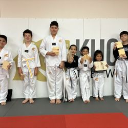 Kugar Taekwondo - Yes we broke our boards. Yes we are hardworking strong confident leaders!