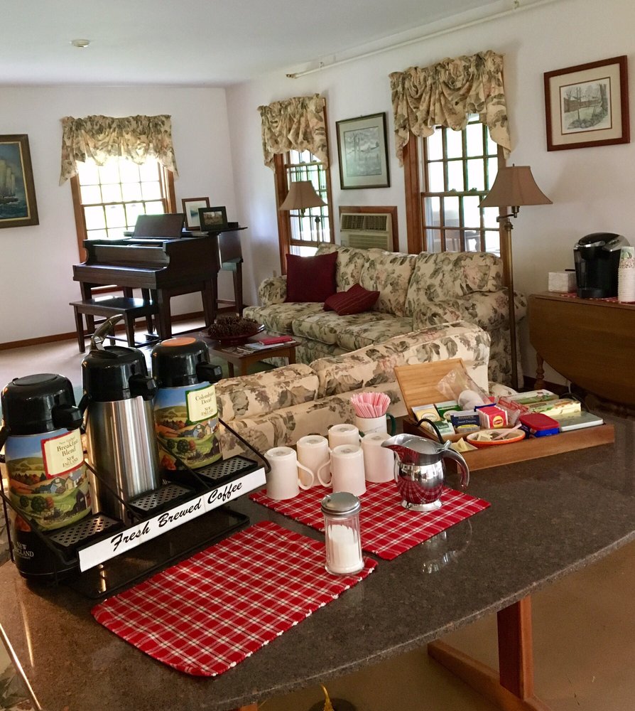 BREAKFAST ON THE CONNECTICUT Updated June 2024 651 River Rd, Lyme
