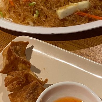 J's Kitchen - Pancit bihon and cream cheese wonton - Food Trucks Near Me - Sierra Vista, Arizona