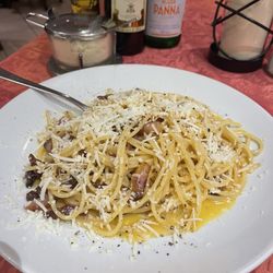 Pastello - Spaghetti Carbonara entree after I had put Parmesan cheese on top.